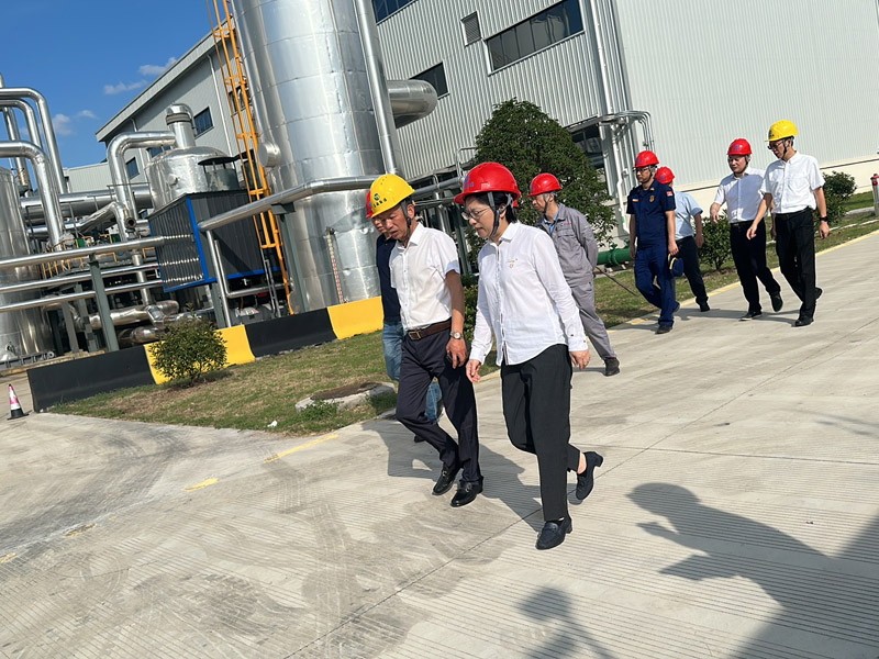 2023年9月19日下午,嵊州市人民政府市长潘超英,嵊州市常委周尊隆,市府办、住建局、商务局、应急管理局、消防救援大队、剡湖街道主要负责人到浙江吴越能源有限公司进行视察